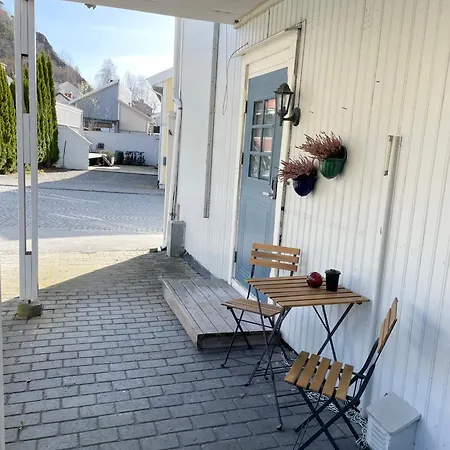 Sentral Og Fargerik Bygardsleilighet Halden Exterior photo