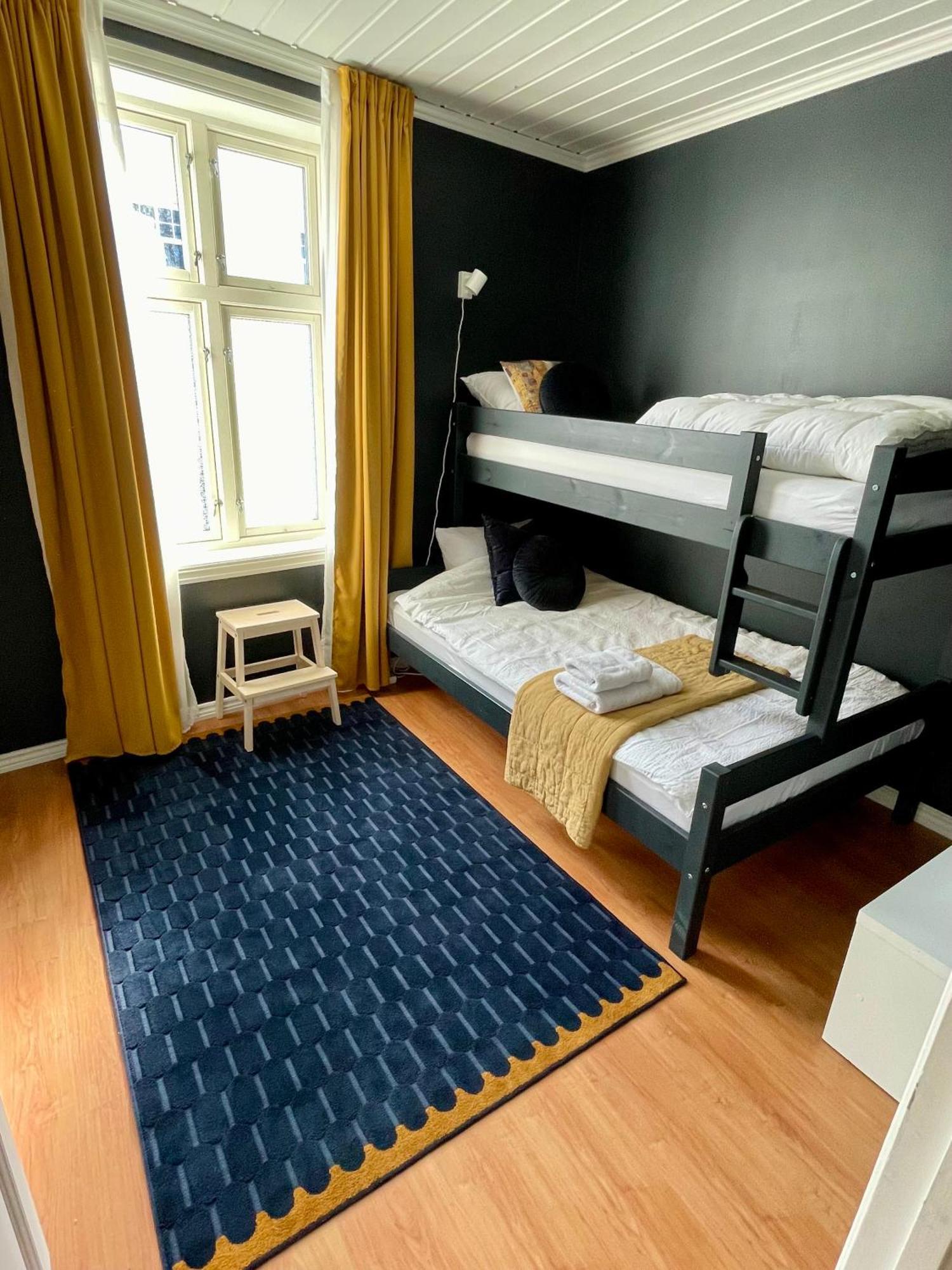 Sentral Og Fargerik Bygardsleilighet Lägenhet Halden